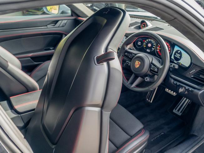 PORSCHE 911 Photo 9