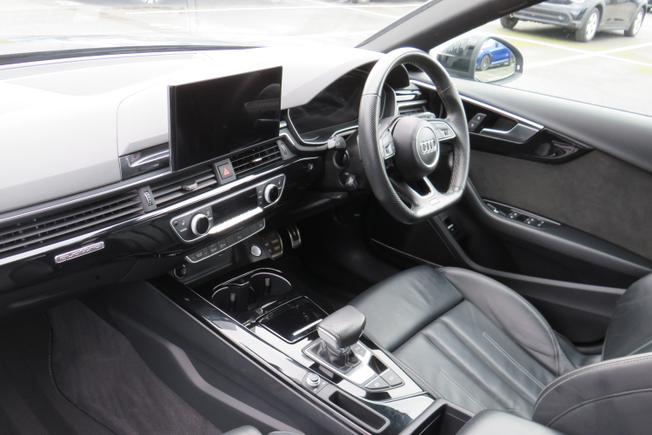 AUDI A4 Avant Photo 13
