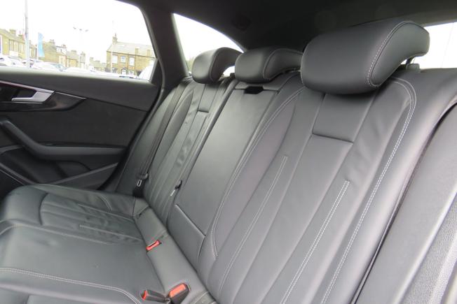 AUDI A4 Avant Photo 16
