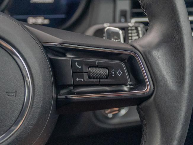 PORSCHE Macan Photo 15