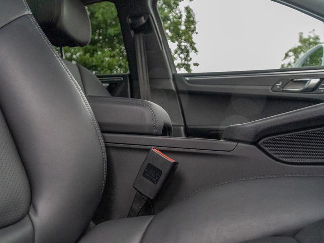 PORSCHE Macan Photo 16