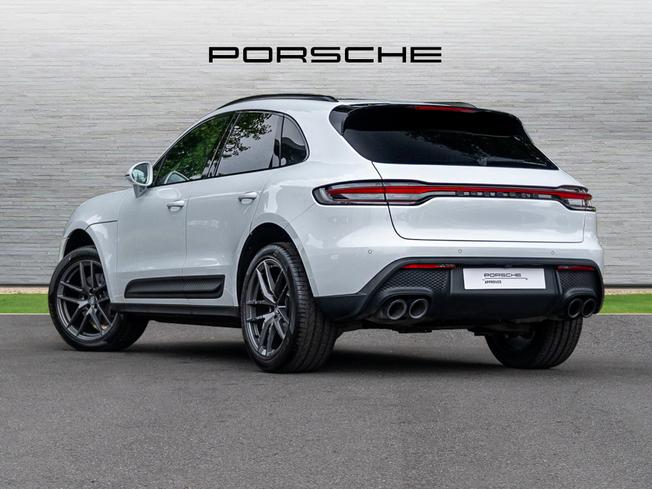 PORSCHE Macan Photo 2