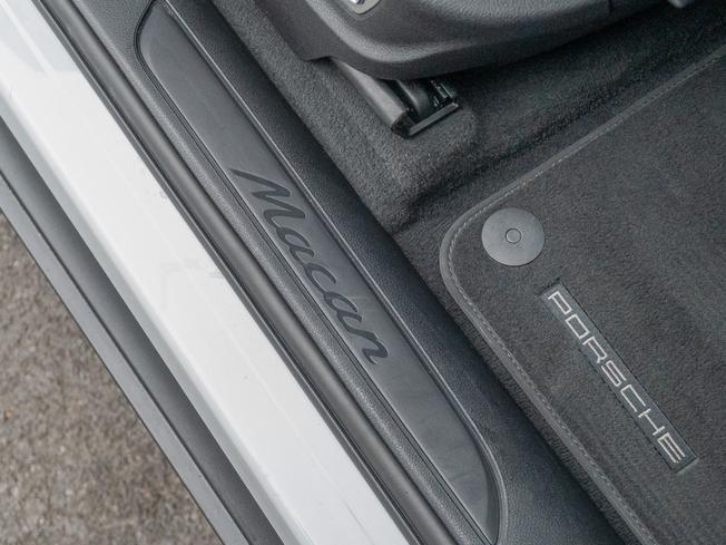 PORSCHE Macan Photo 27