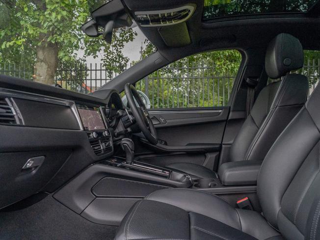 PORSCHE Macan Photo 3