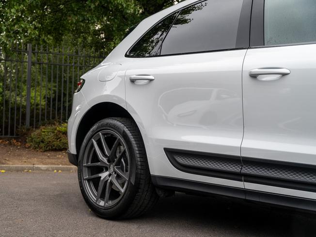 PORSCHE Macan Photo 35