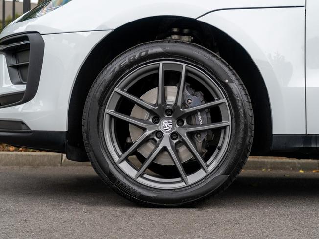PORSCHE Macan Photo 4