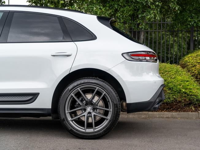PORSCHE Macan Photo 40