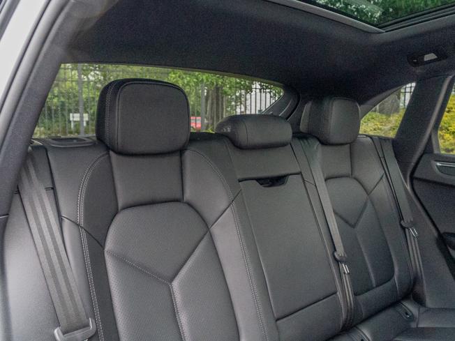 PORSCHE Macan Photo 9