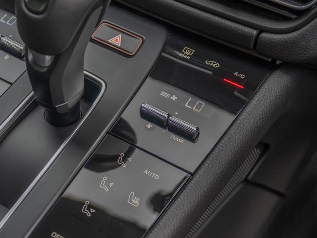PORSCHE Macan Photo 15