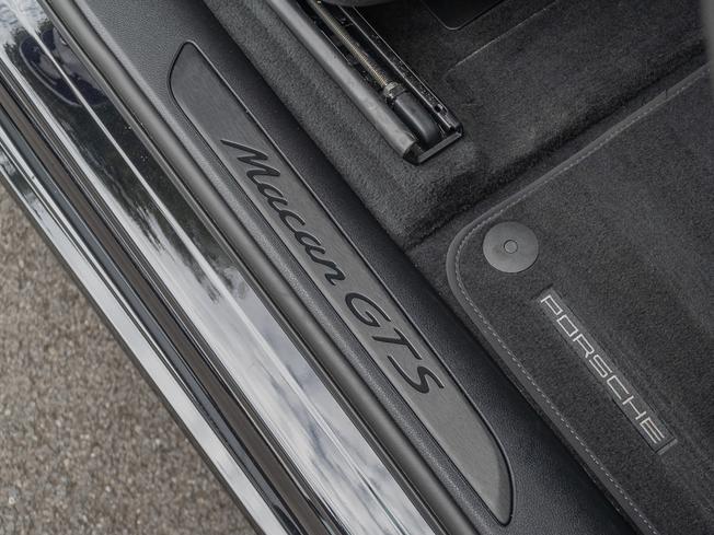 PORSCHE Macan Photo 16