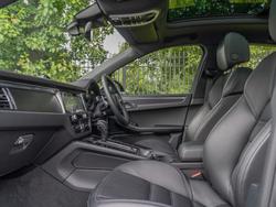 PORSCHE Macan Photo 3