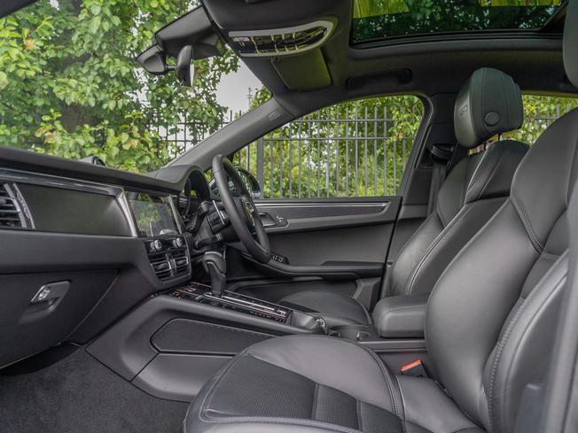 PORSCHE Macan Photo 3