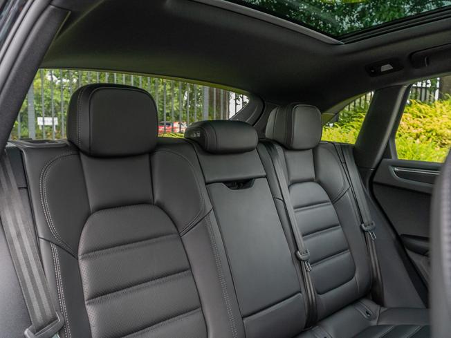 PORSCHE Macan Photo 9