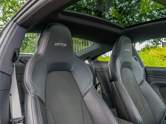 PORSCHE 911 Photo 10