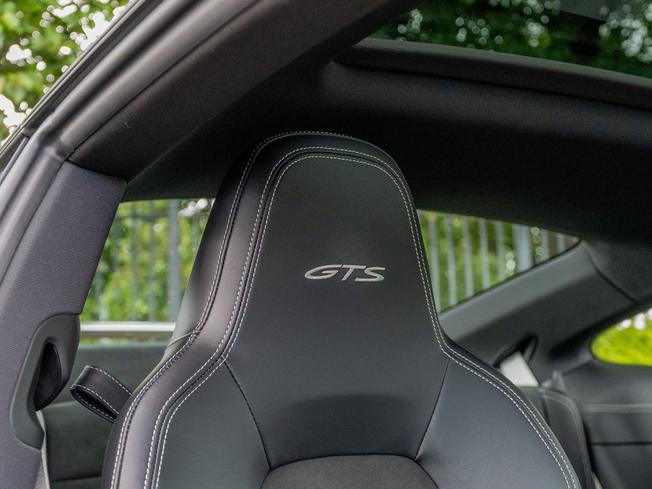 PORSCHE 911 Photo 12