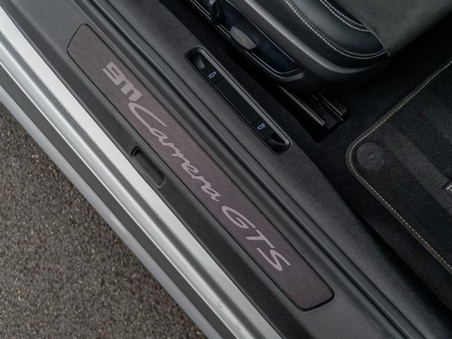 PORSCHE 911 Photo 27