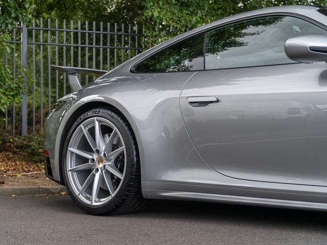 PORSCHE 911 Photo 32