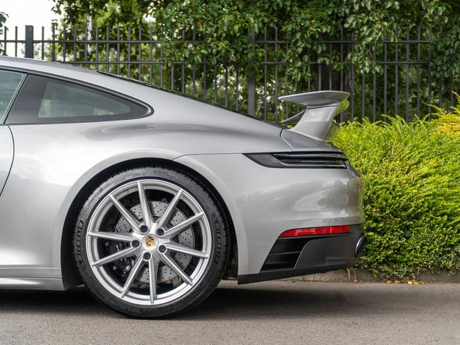 PORSCHE 911 Photo 40