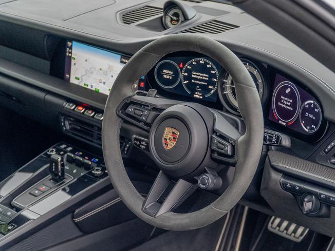PORSCHE 911 Photo 8