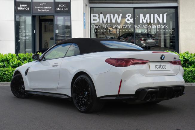 BMW M4 Photo 2