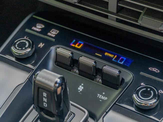 PORSCHE 911 Photo 17