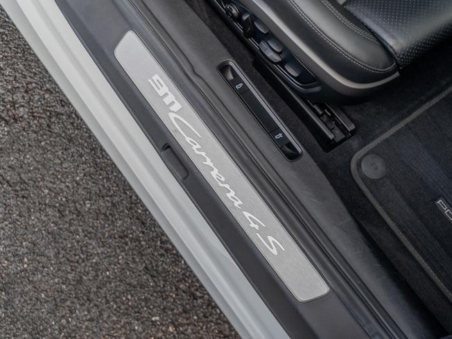 PORSCHE 911 Photo 32
