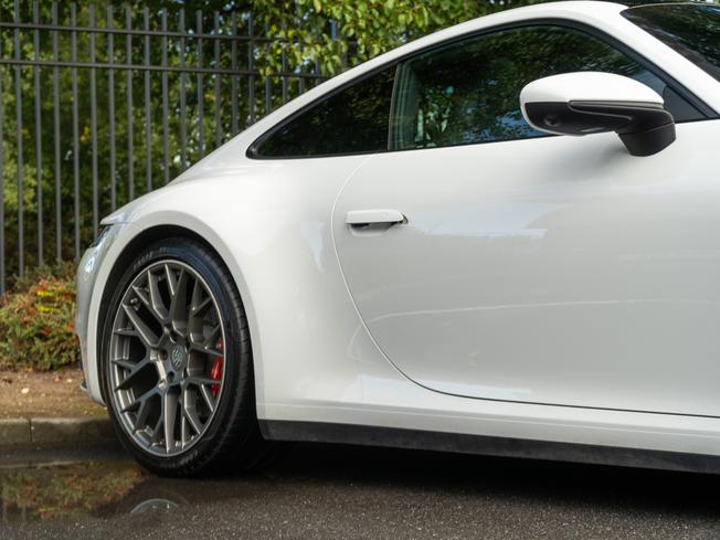 PORSCHE 911 Photo 37