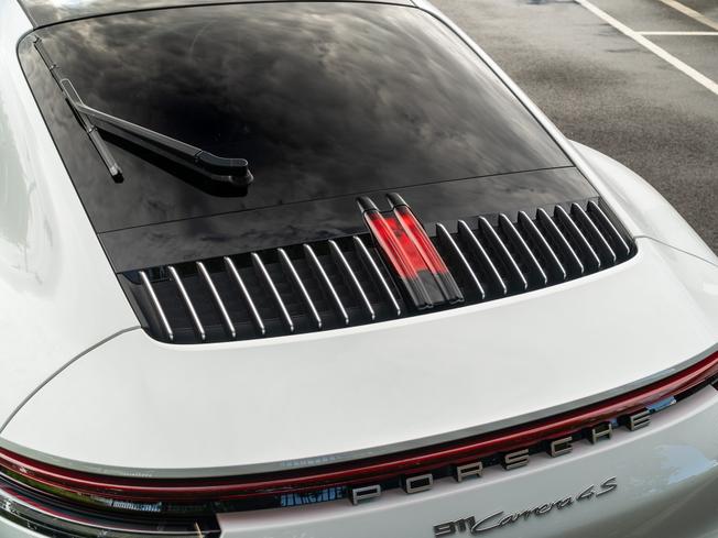 PORSCHE 911 Photo 43