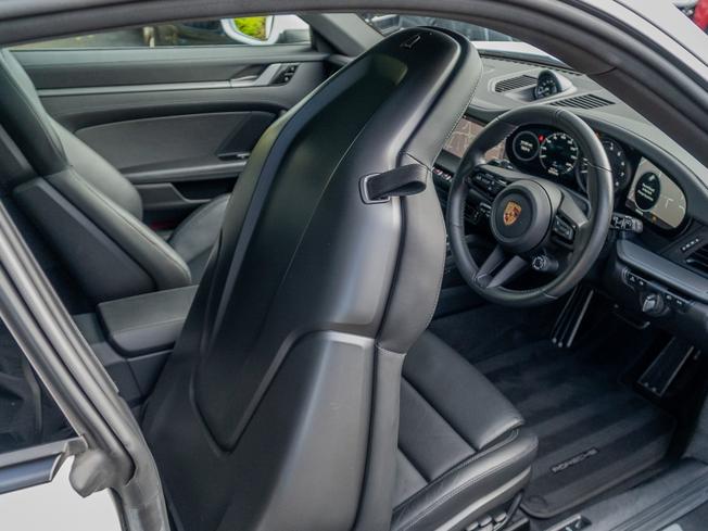 PORSCHE 911 Photo 9