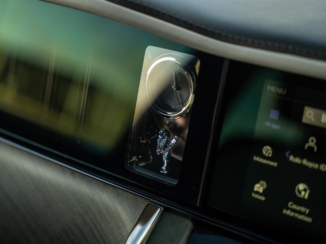 ROLLS-ROYCE Cullinan Photo 11