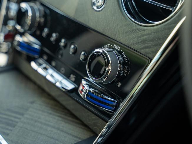ROLLS-ROYCE Cullinan Photo 12