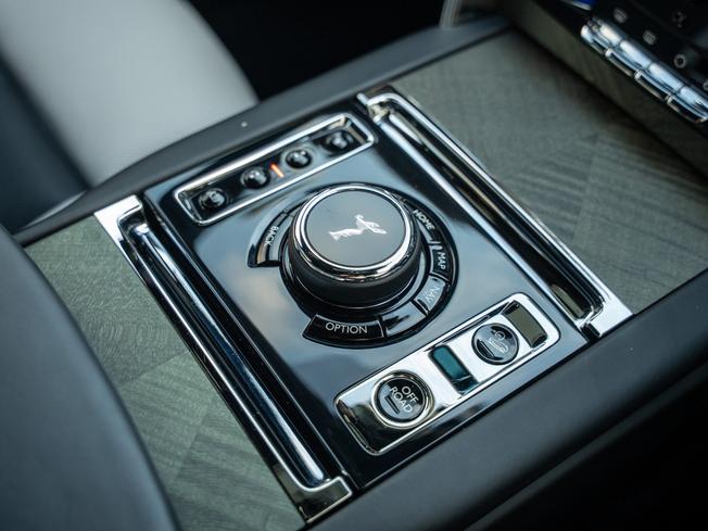 ROLLS-ROYCE Cullinan Photo 13