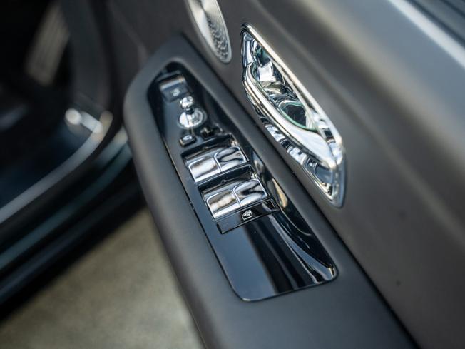 ROLLS-ROYCE Cullinan Photo 17