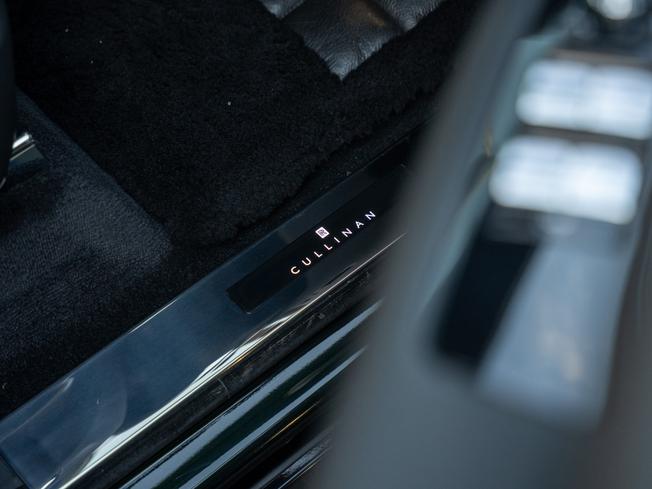 ROLLS-ROYCE Cullinan Photo 19