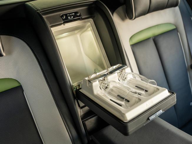 ROLLS-ROYCE Cullinan Photo 31