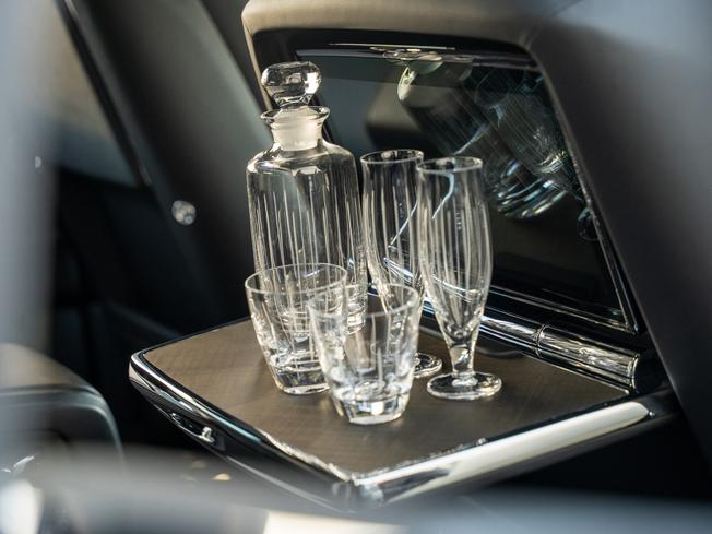 ROLLS-ROYCE Cullinan Photo 32