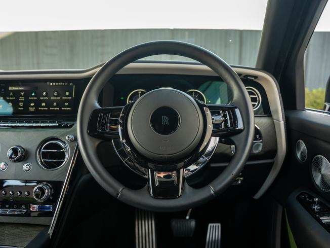 ROLLS-ROYCE Cullinan Photo 33