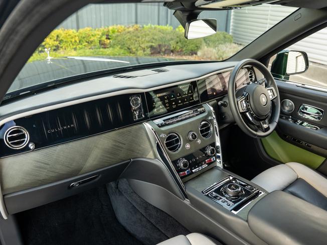ROLLS-ROYCE Cullinan Photo 38