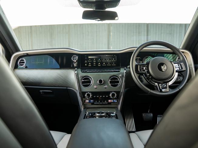 ROLLS-ROYCE Cullinan Photo 4