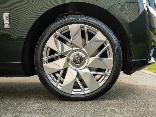ROLLS-ROYCE Cullinan Photo 40