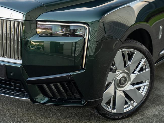ROLLS-ROYCE Cullinan Photo 50