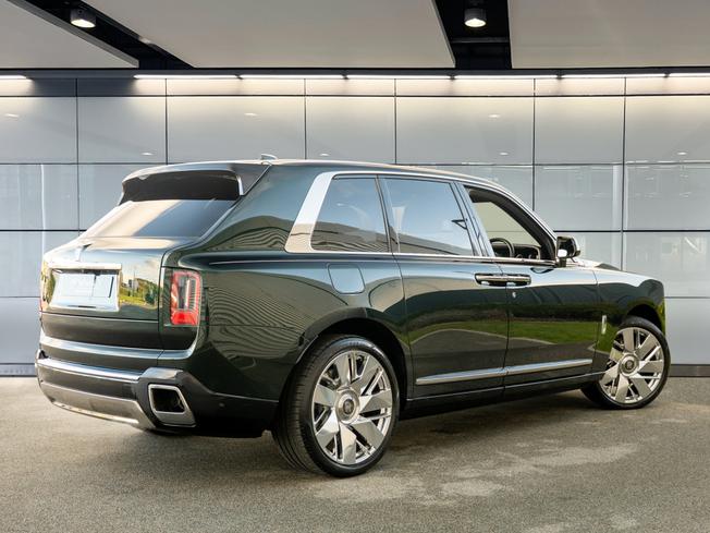 ROLLS-ROYCE Cullinan Photo 6