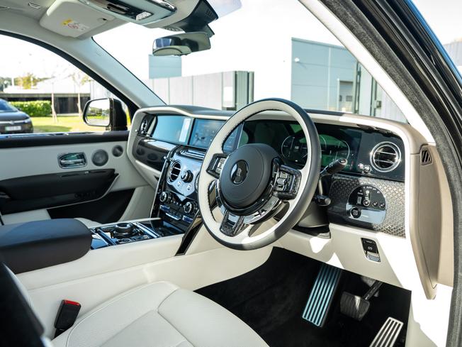 ROLLS-ROYCE Cullinan Photo 10