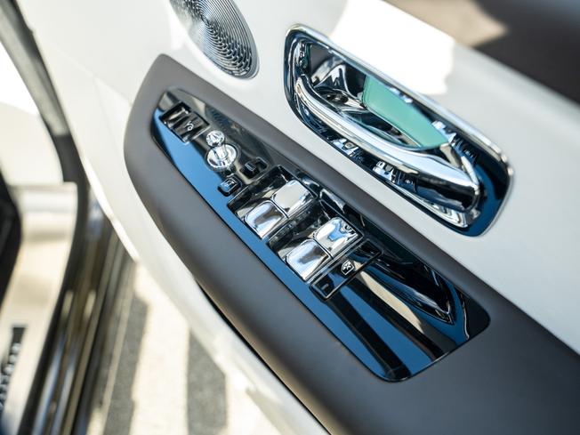 ROLLS-ROYCE Cullinan Photo 11