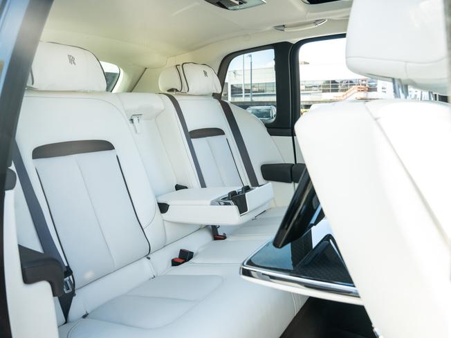 ROLLS-ROYCE Cullinan Photo 16