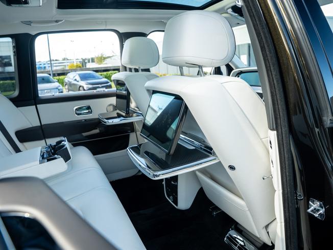 ROLLS-ROYCE Cullinan Photo 17