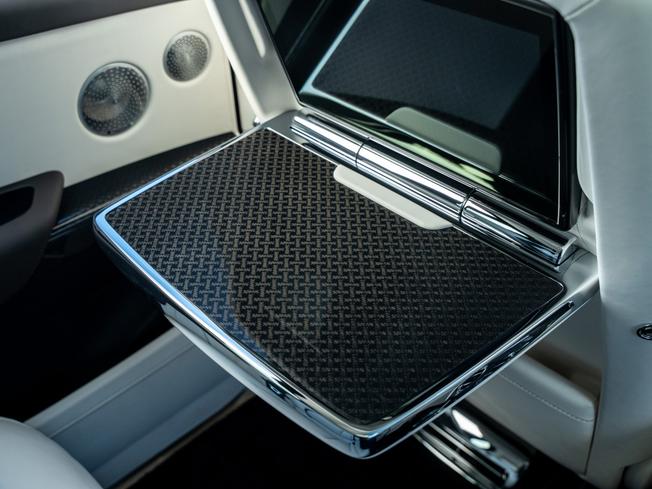 ROLLS-ROYCE Cullinan Photo 18
