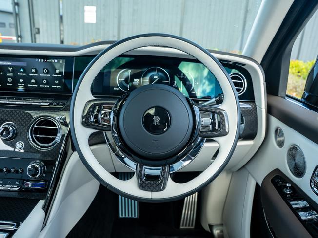 ROLLS-ROYCE Cullinan Photo 19