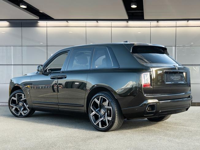 ROLLS-ROYCE Cullinan Photo 2