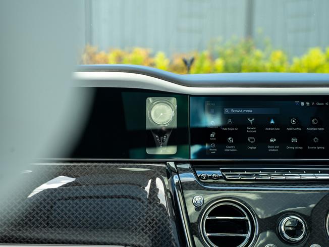 ROLLS-ROYCE Cullinan Photo 20